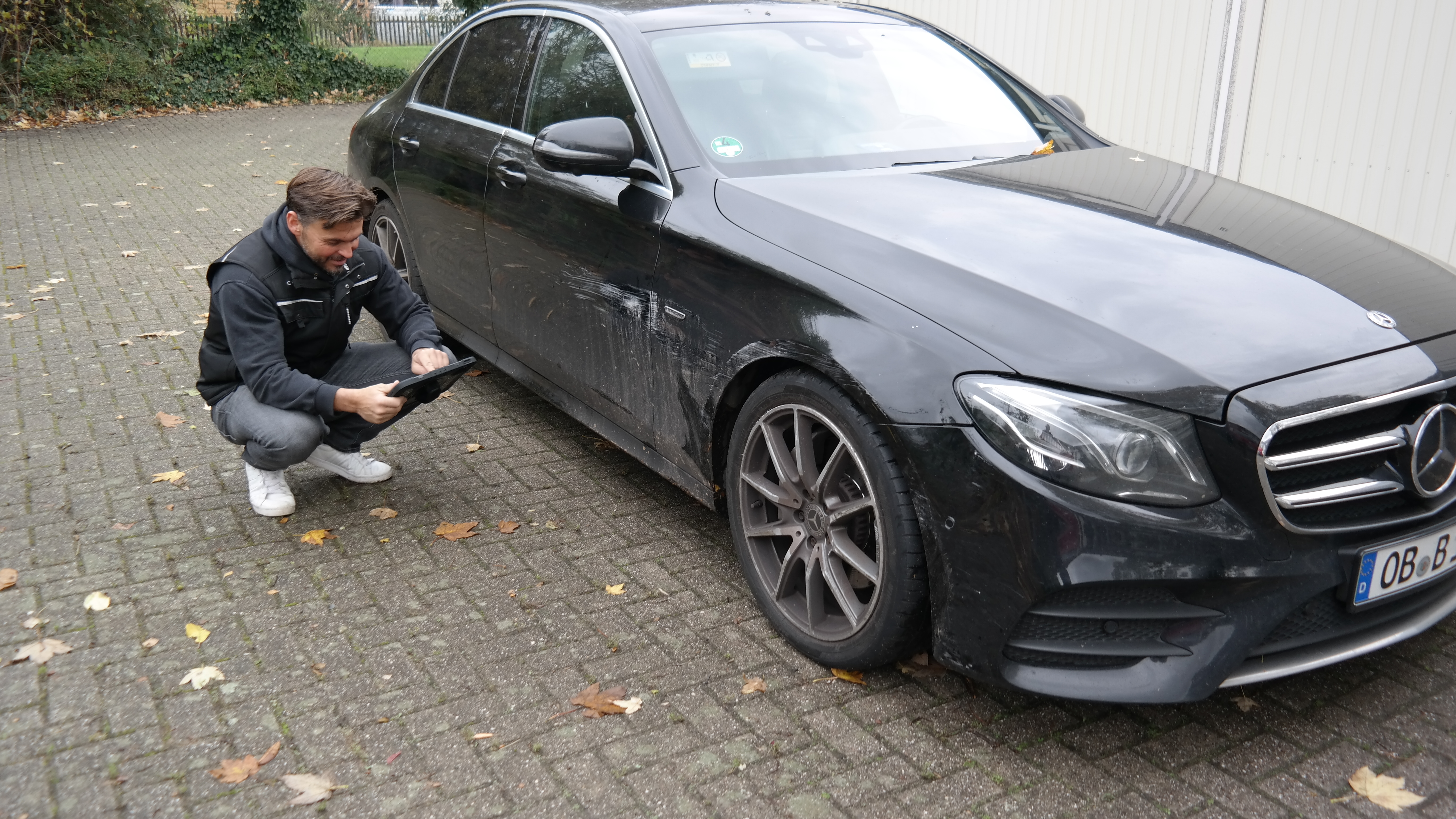 KFZ Gutachter bei professioneller Unfallgutachten Schadensdokumentation in Bottrop